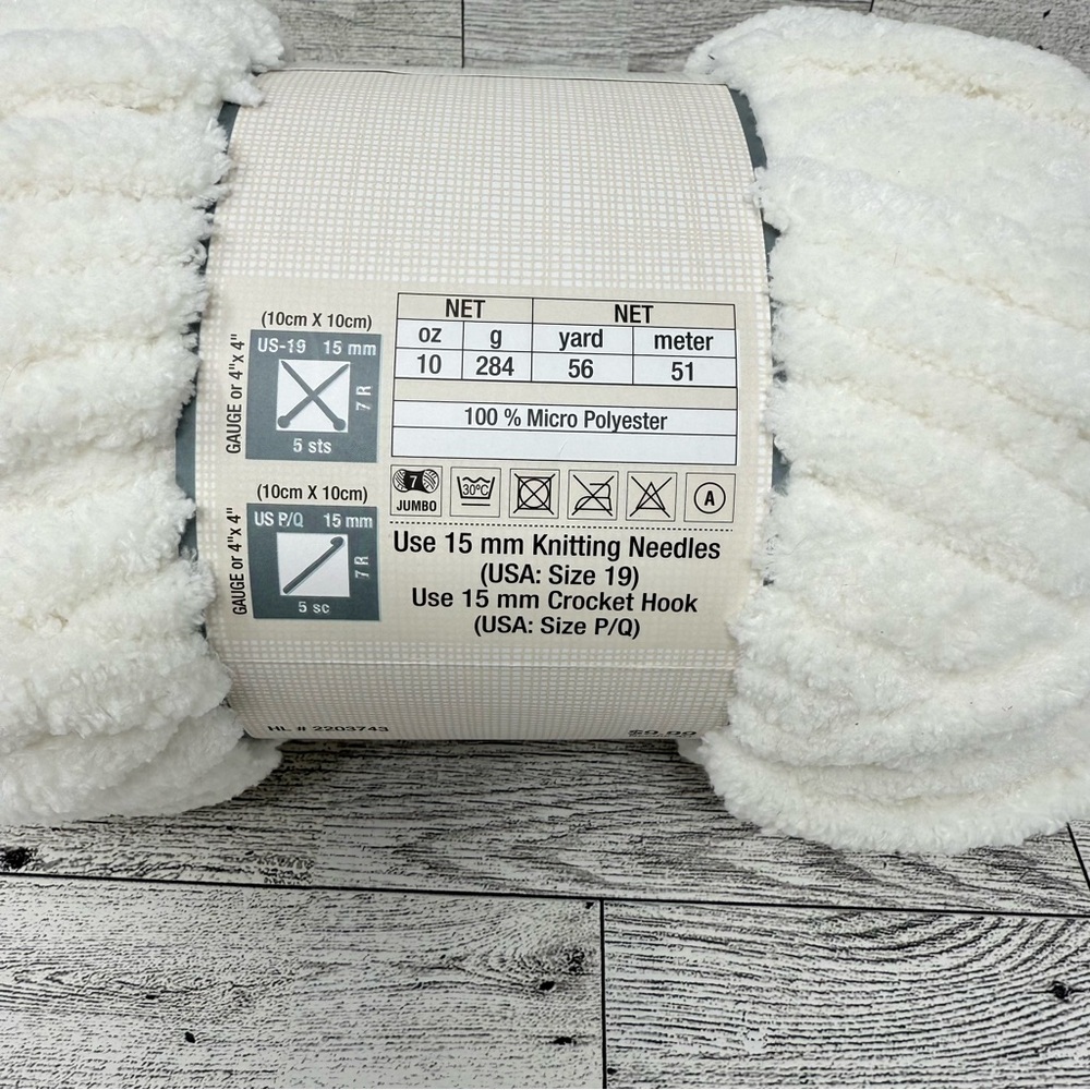 NWT- 1 Skein Yarn Bee Perfectly Plush Ivory Yarn 56yd - Picture 4 of 5